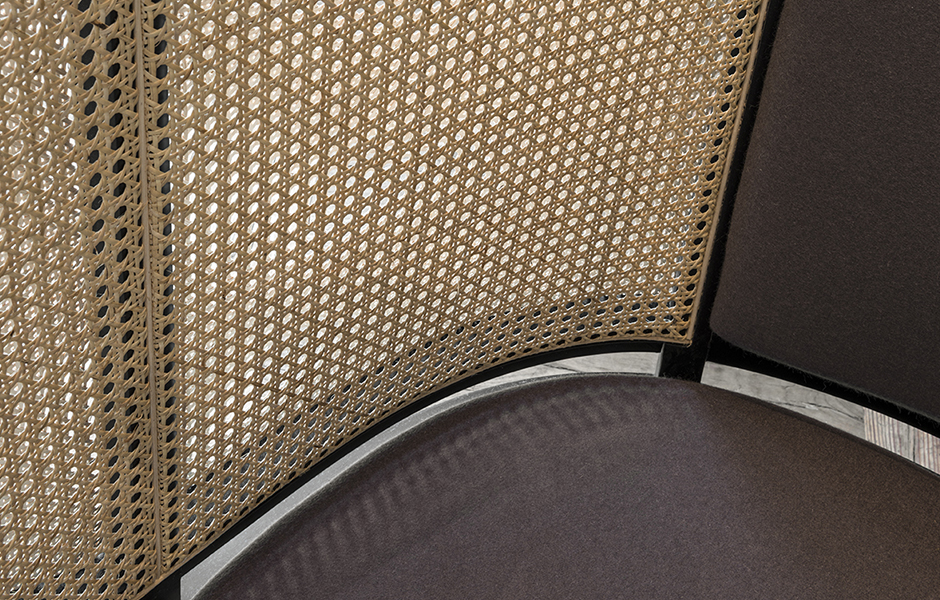 HideOutChair_byFront_projectimage_940_7