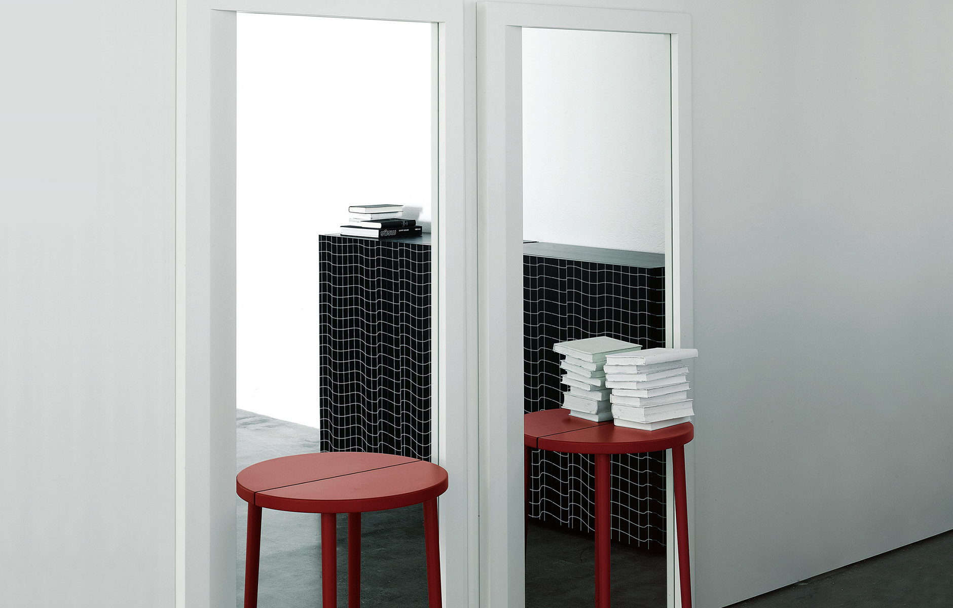 MirrorTable_byFront_projectimage_1880