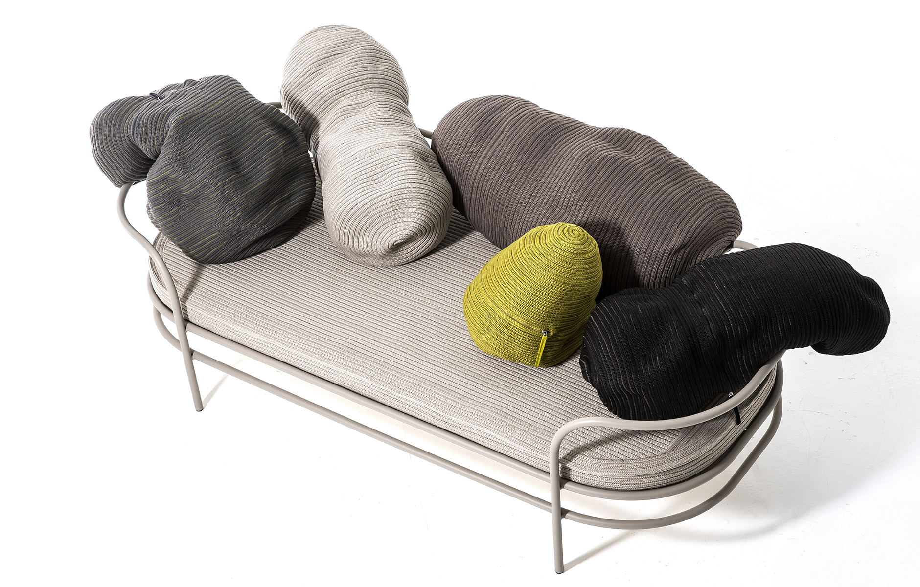 TricliniumSofa6_byFront_large