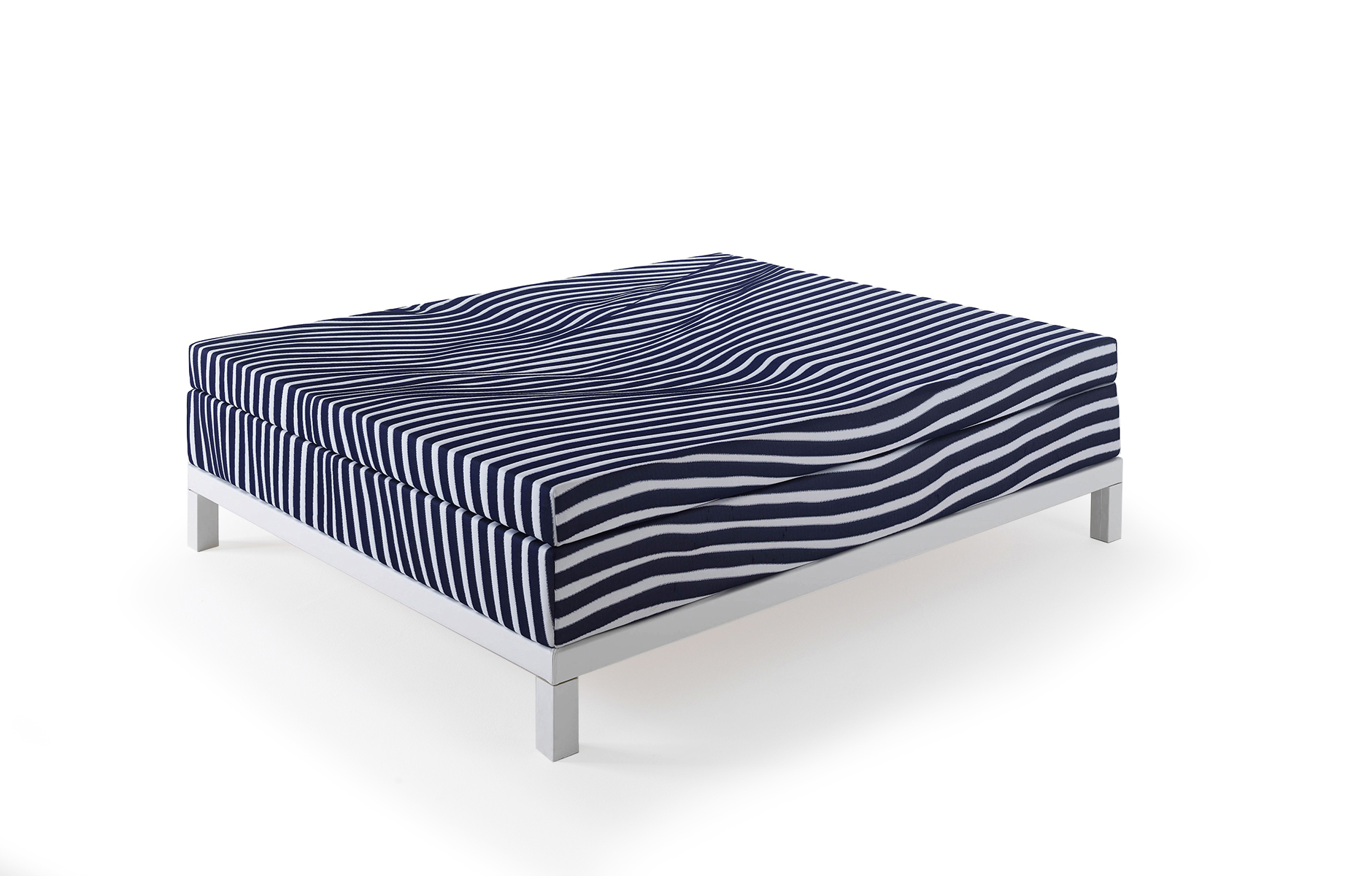 UnmadeBed_byFront_projectdefaultimage_940